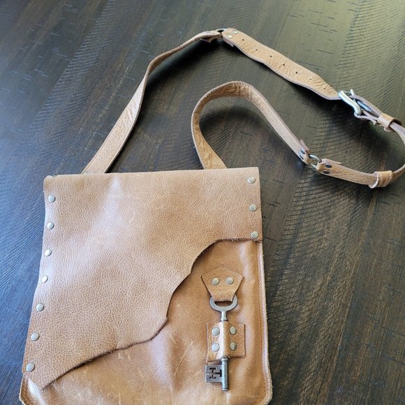 Genuine Leather Vintage Crossbody Messenger Bag Purse URBAN HEIRLOOMS used - Picture 2 of 7